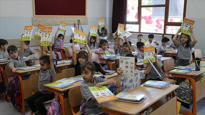 Depremden etkilenen illerdeki okullarda yeni eğitim öğretim yılı başladı