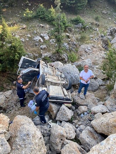 Adana'da uçuruma devrilen otomobilin sürücüsü öldü