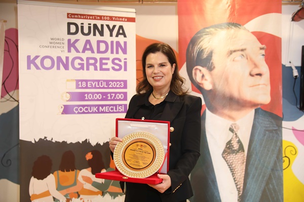 ÇÜ Rektörü Prof. Dr. Meryem Tuncel’e 'Yılın Kadın Rektörü' Ödülü Verildi