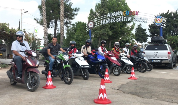 Adana'da motosiklet sürücülerine "güvenli sürüş" eğitimi verildi