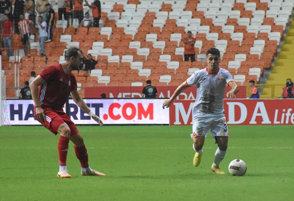 Adanaspor, konuk ettiği Erzurumspor FK'yi 1-0 yendi.