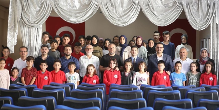 Aladağ’da Öğrenciler Mevlid Kandili Programı düzenledi.