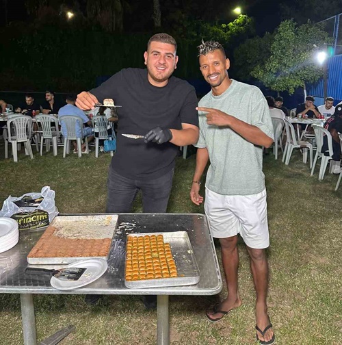 Adana Demirsporlu futbolcuların baklava keyfi