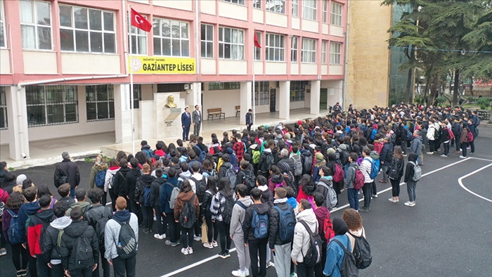 Okullarda yarın Filistin'deki saldırılarda hayatını kaybeden çocuklar için saygı duruşunda bulunulacak