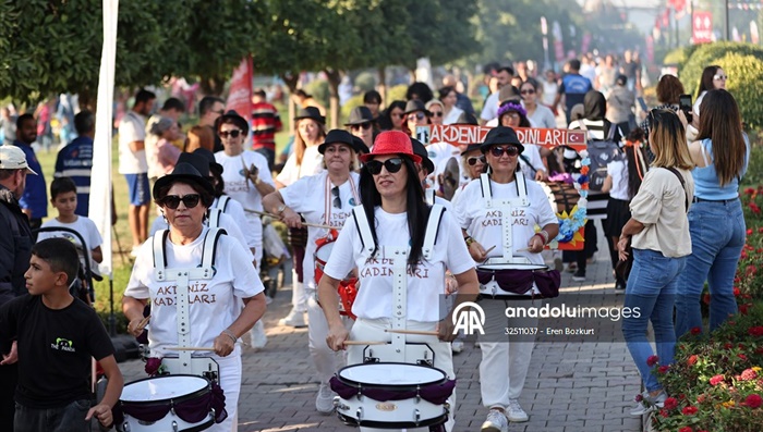 Adana'da kadınların kurduğu bando takımı festivallere renk katıyor