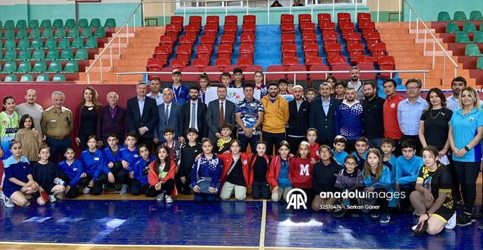 Masa Tenisi Yıldızlar Grup Takım erkeklerde Adana Çukurova Üniversitesi ikinci, Adana Gençlik Spor üçüncü...