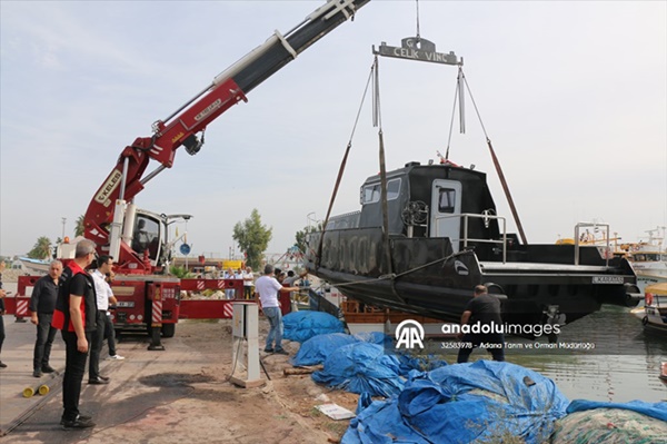 Adana'da su ürünleri kontrol teknesi denize indirildi