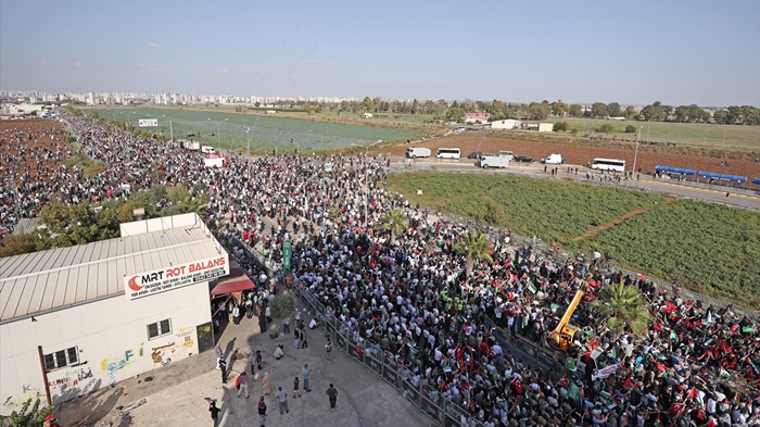 Adana'daki İncirlik Üssü önünde İsrail protesto edildi