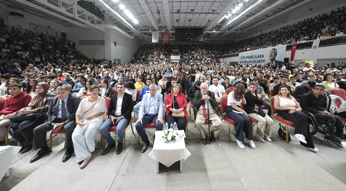 10 bini aşkın Adanalı, İlber Ortaylı’nın, “100. Yılda Cumhuriyet” konferansını dinledi