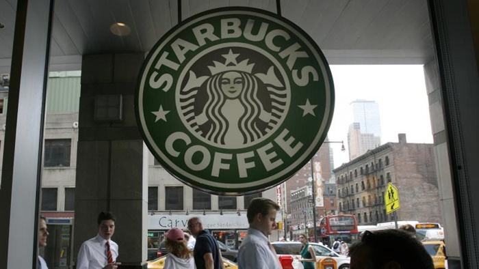 Starbucks'a projeksiyonlu eylem: Filistinli çocukların yaşadıklarını izlettiler