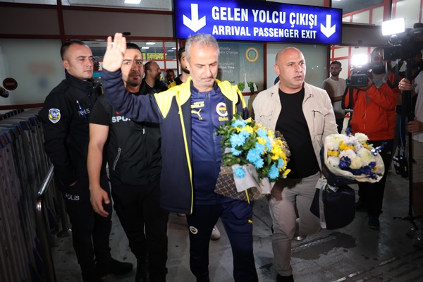 Fenerbahçe kafilesi Adana'ya geldi