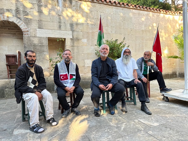 ‘Utanç Yürüyüşü’ katılımcıları Adana’da mola verdi.