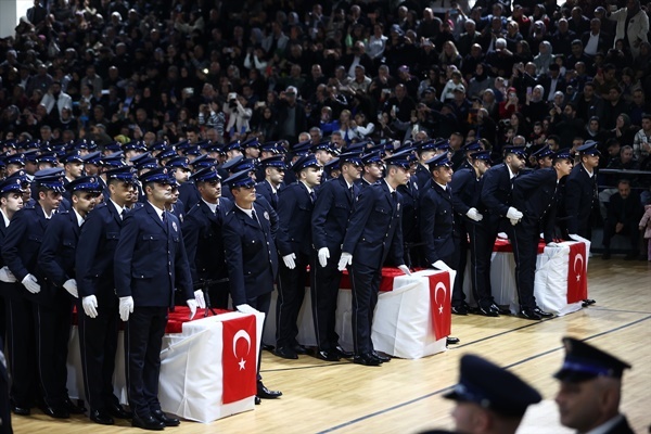 Adana'da eğitimini tamamlayan 750 polis adayı yemin etti