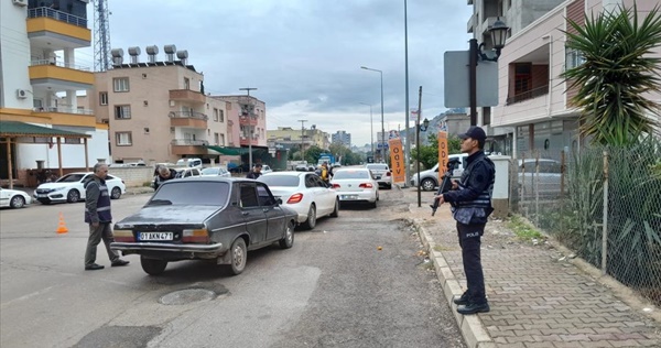 Kozan'da 5 şüpheli tutuklandı, 5 hükümlü cezaevine gönderildi