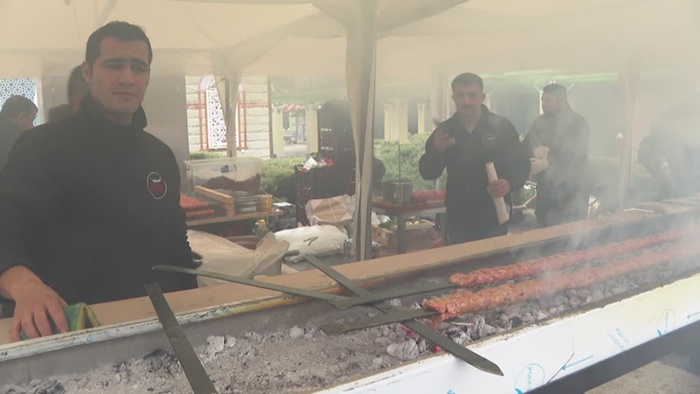 Ankara'da 15 metrelik Adana kebabı yapıldı