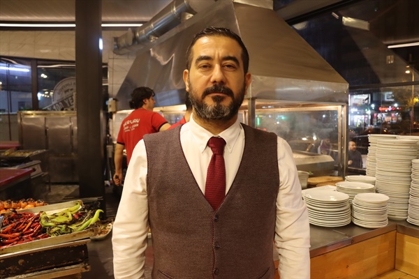 Adana'da esnaf da tüketici de restoranların girişlerine fiyat listesi konulmasından memnun