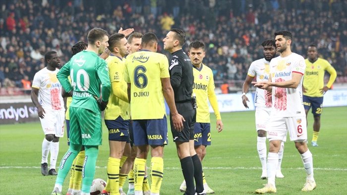 Süper Lig'de ilk yarının kart raporu