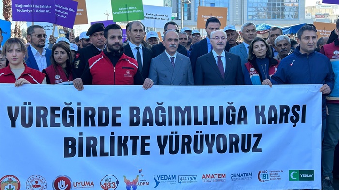 Adana'da bağımlılıkla mücadele yürüyüşü düzenlendi