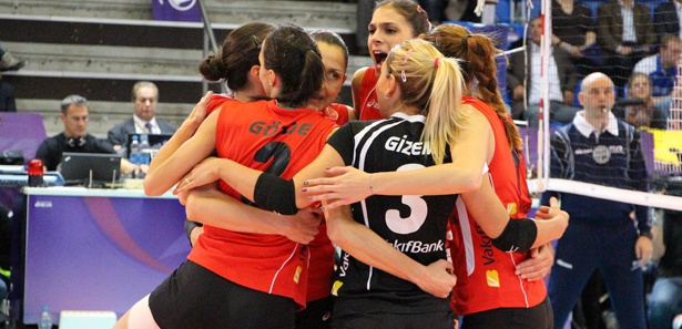 VakıfBank Dörtlü Final'e yükselmeyi garantiledi