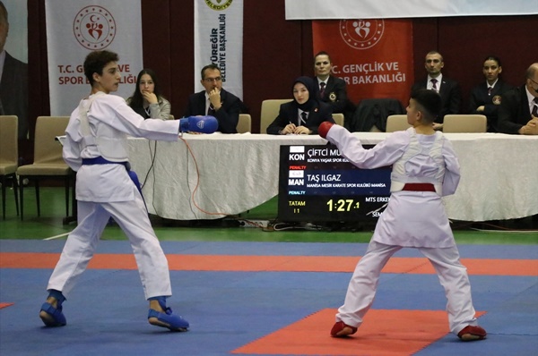 Adana'da düzenlenen Türkiye Yıldızlar Karate Şampiyonası tamamlandı