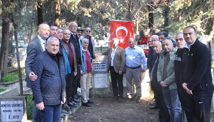 Depremde Eşiyle Birlikte Yaşamını Kaybeden Metin Muhacir İçin Anma Töreni Düzenlendi