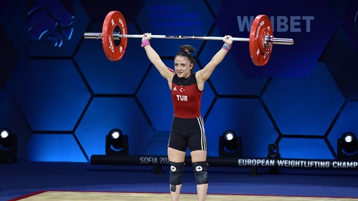 Avrupa Halter Şampiyonası'nın ilk altın madalyası Cansu Bektaş'tan