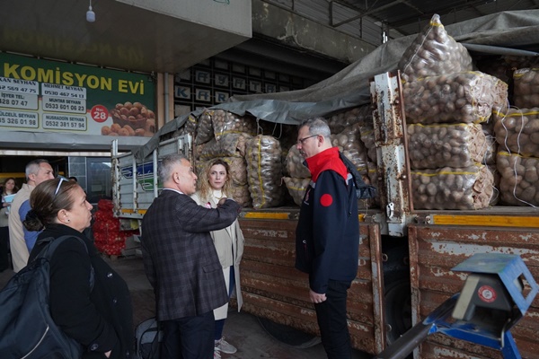 Adana'da patates ve soğan fiyatları denetlendi