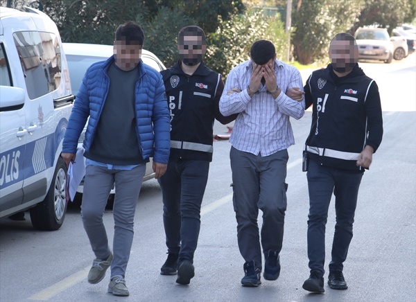 Adana'da kendisini MİT personeli ve polis olarak tanıtan şüpheli yakalandı