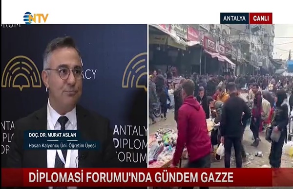 HKÜ’lü Öğrenciler 3. Antalya Diplomasi Forumu'nda Üst Düzey Diplomatlarla Buluştu