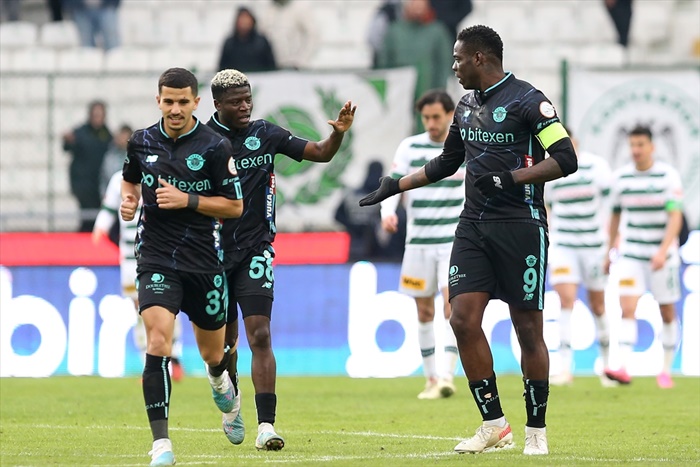 Konyaspor, Adana Demirspor karşılaşması 2-2 berabere bitti.