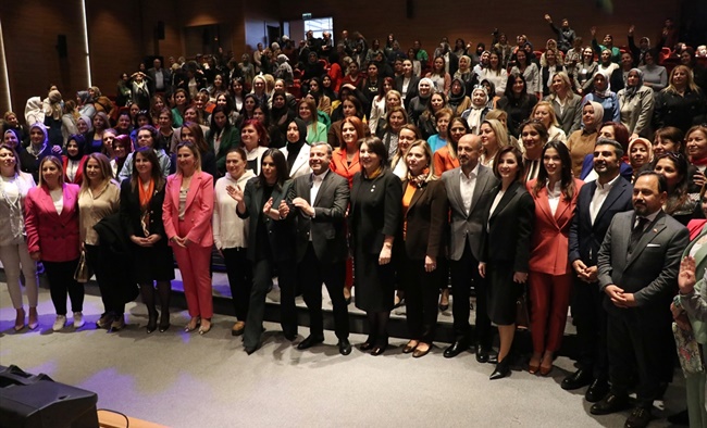 Cumhur İttifakı'nın Adana'daki belediye başkan adayları, kadınların sorularını yanıtladı