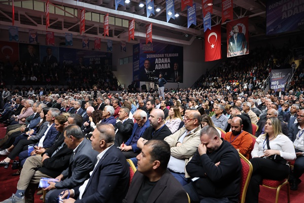 CHP Genel Başkanı Özel’in aday tanıtımı öncesi salona girişte gerginlik yaşandı