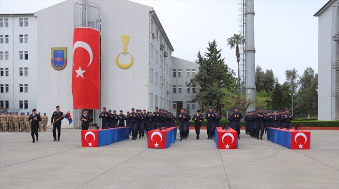 Adana'da eğitimlerini tamamlayan 71 acemi er yemin etti