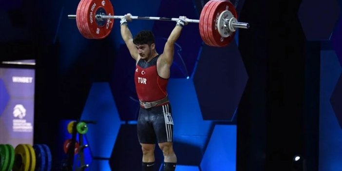 Milli halterci Muhammed Furkan Özbek, Paris 2024 kotası aldı