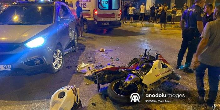 Adana'da hafif ticari araçla çarpışan motosikletin sürücüsü yaşamını yitirdi