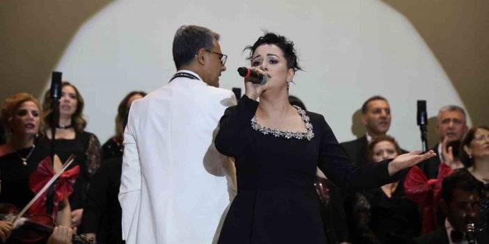 Kebapçısı da doktoru da bu koroda: 25 kişilik koro sahneye çıktı, izleyenleri mest etti