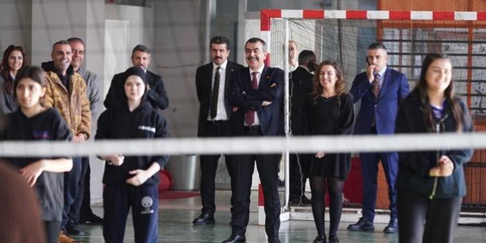 Milli Eğitim Bakanı Tekin, Adana'da lise ziyaret etti
