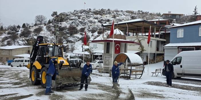 Pozantı-Ulukışla yolu kar yağışı sebebiyle ulaşıma kapatıldı