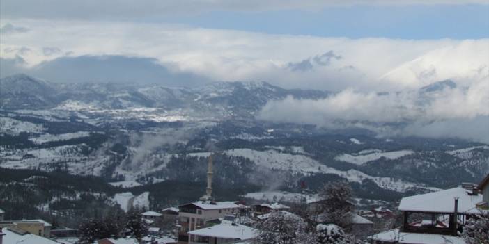 Adana'da 3 ilçede daha taşımalı eğitime kar engeli