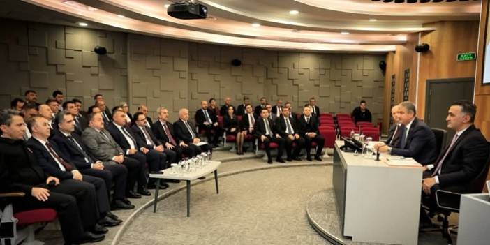 Vali Yavuz, “Hem vatandaşlarımızın can güvenliğini sağlamak hem de hayvanların yaşam hakkını korumak zorundayız.”