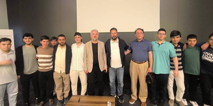 Yazar Cuma Duymaz, Kıvanç Anadolu İmam Hatip Lisesi Öğrencileriyle bir araya geldi.
