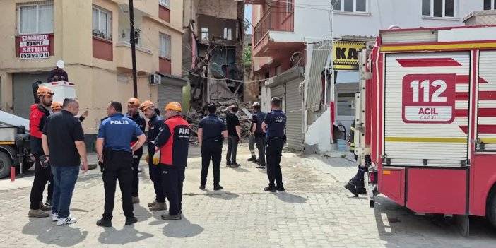 Adana'da 3 katlı metruk binanın bir bölümü çöktü