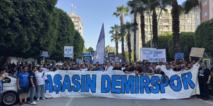 Adana Demirspor taraftarlarından "Yaşasın Demirspor" yürüyüşü