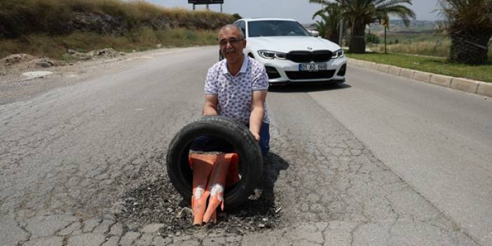 Depremzedelerden belediyeye yol tepkisi: Çukurlara lastik ve duba koydular