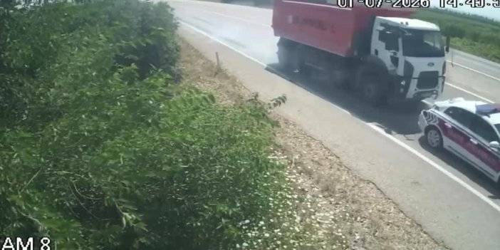 Adana'da kamyonun çarptığı jandarma trafik aracındaki bir personel yaralandı