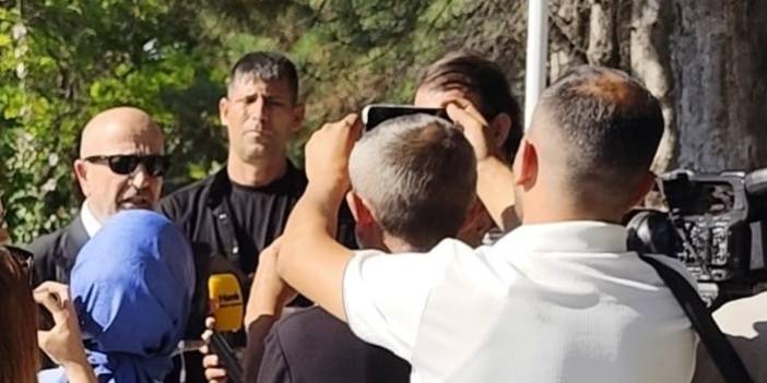 Aksakallı, "Şehit Ömer Halisdemir ihanet sürüsünün içine dalıp Semih Terzi'yi öldürerek bu ihanete 'dur' demiştir"