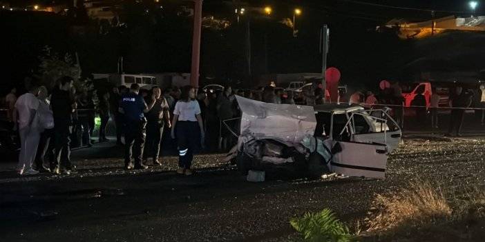 Adana'da trafik ışıklarında bekleyen araca çarpan otomobilin sürücüsü öldü