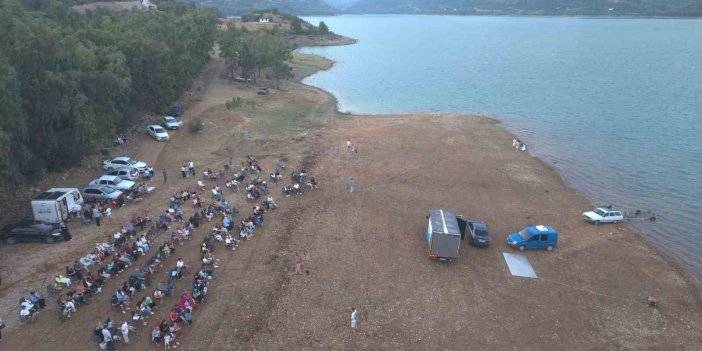 Londra’dan Kozan’a uzanan fikir, yüzlerce kişiyi açık hava sinemasında buluşturdu