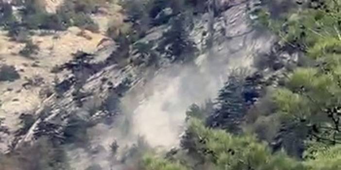 Deprem sırasında yamaçtan kopan kaya kütlesi paniğe neden oldu