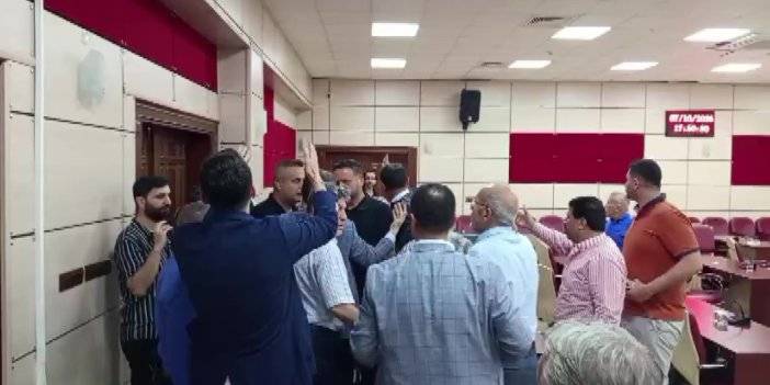 Yüreğir Belediye Meclisi'nde "satılık" tartışması: CHP'li iki meclis üyesi birbirine girdi